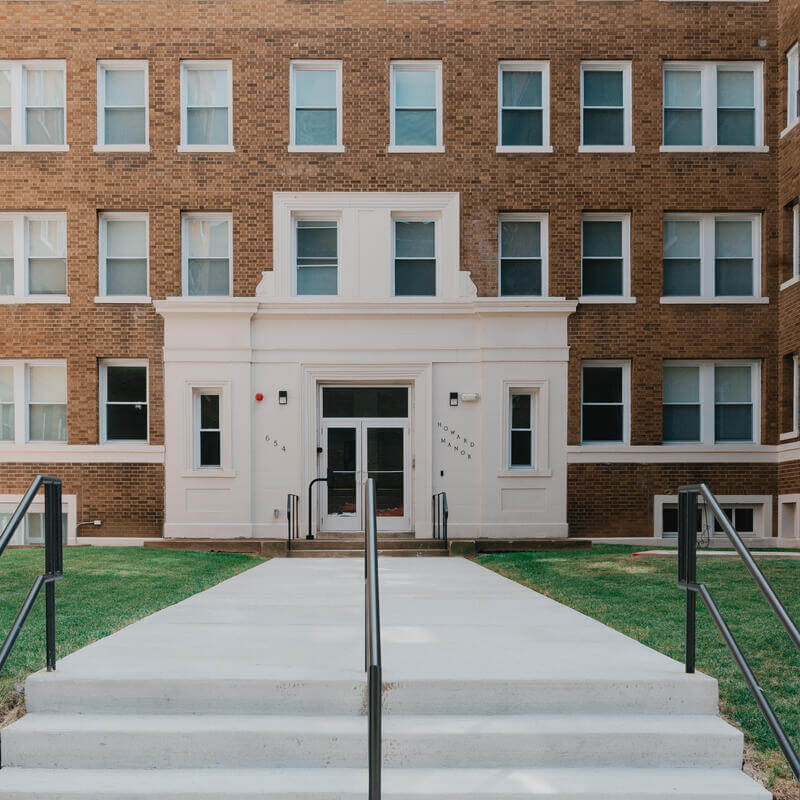 Howard Manor Outside Central
